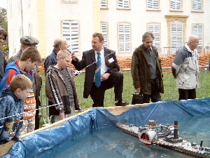 Raddampfer im Aussenbecken
