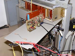 vor dem Wiederzusammenbau wird im Betrieb mithilfe eines Oszilloskops die Funktionsfähigkeit überwacht